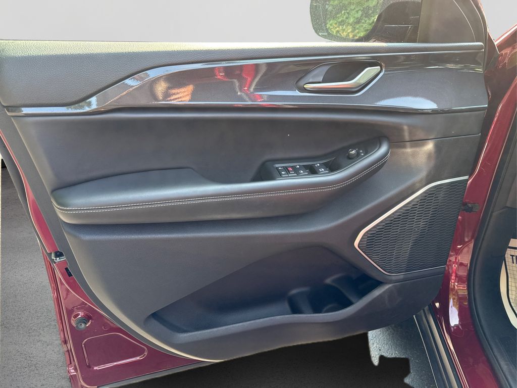 2021 Jeep Grand Cherokee Altitude photo 25