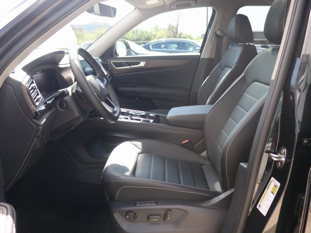 2025 Volkswagen Atlas SEL photo 6