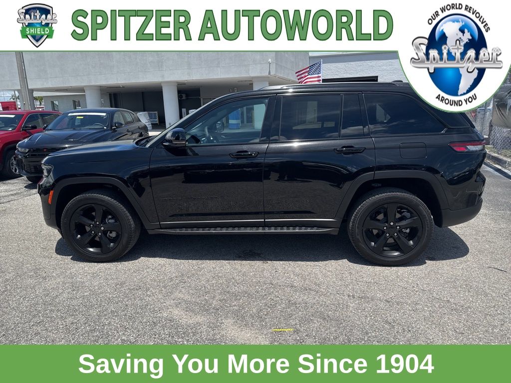 2025 Jeep Grand Cherokee Limited photo 3
