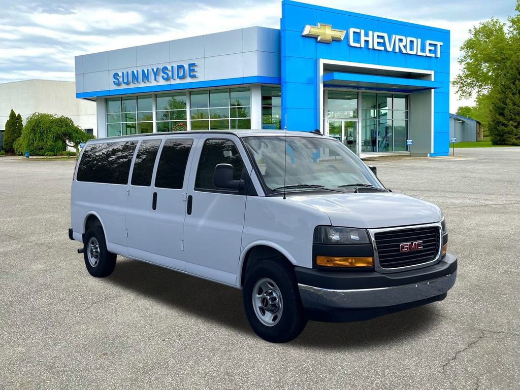 2025 GMC Savana Passenger LT's photo