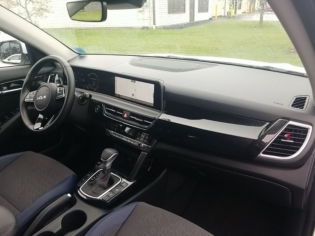 2024 Kia Seltos S photo 12