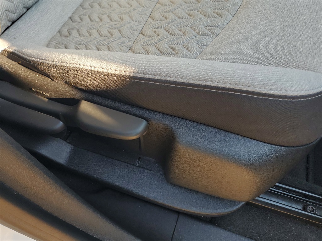 2023 Chevrolet Equinox LS photo 32