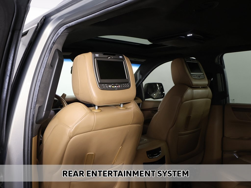 2017 Cadillac Escalade ESV Platinum photo 4