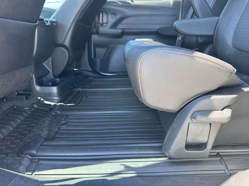 2023 Toyota Sienna XSE photo 21