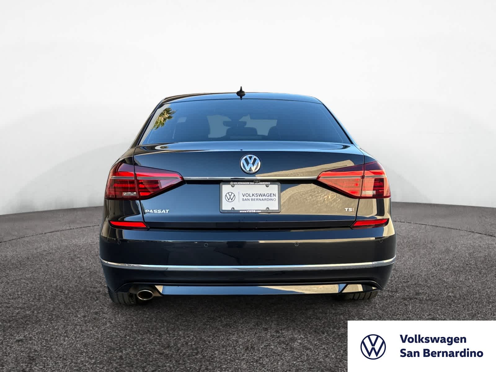 2019 Volkswagen Passat 2.0T SE R-Line photo 4