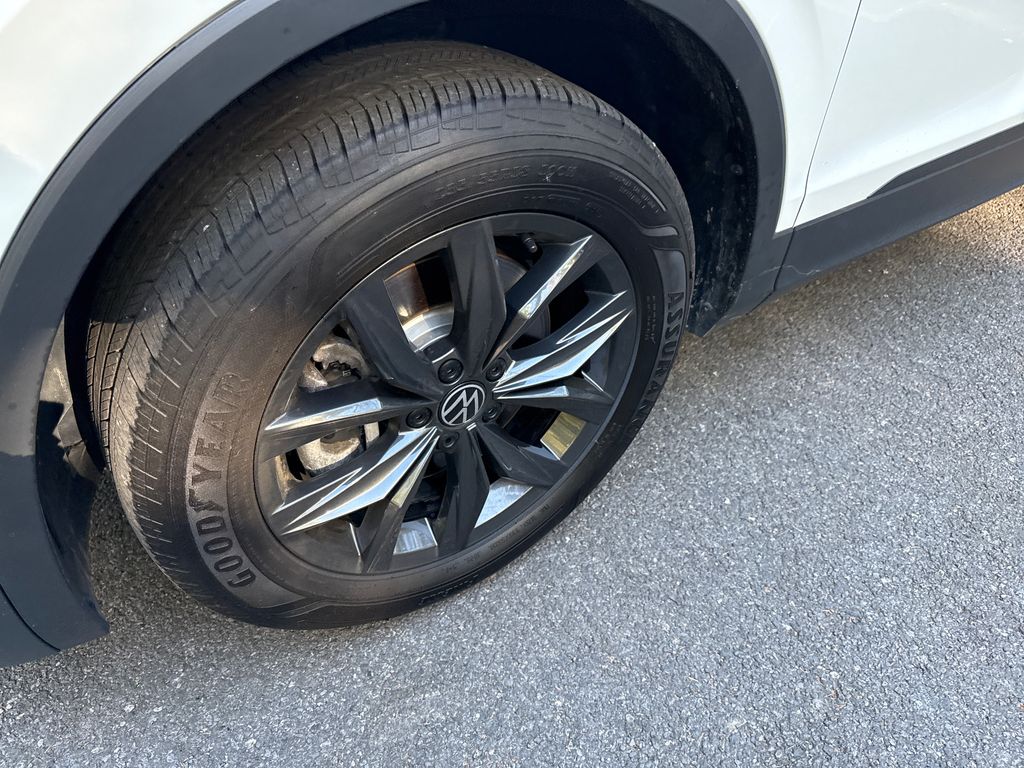 2024 Volkswagen Tiguan SE Wolfsburg Edition photo 2