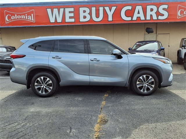 2020 Toyota Highlander XLE photo 3