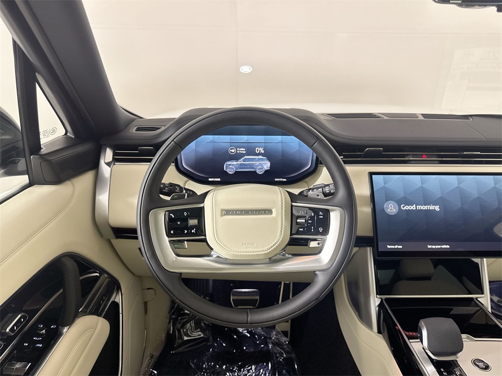 2025 Land Rover Range Rover SE photo 13