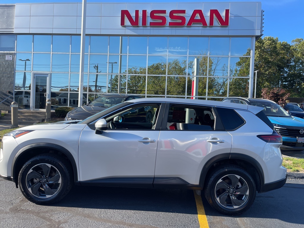 2024 Nissan Rogue SV photo 2