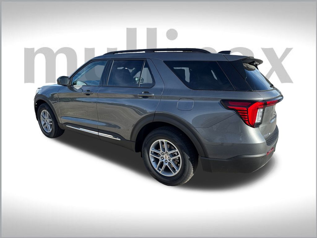 2025 Ford Explorer photo 3