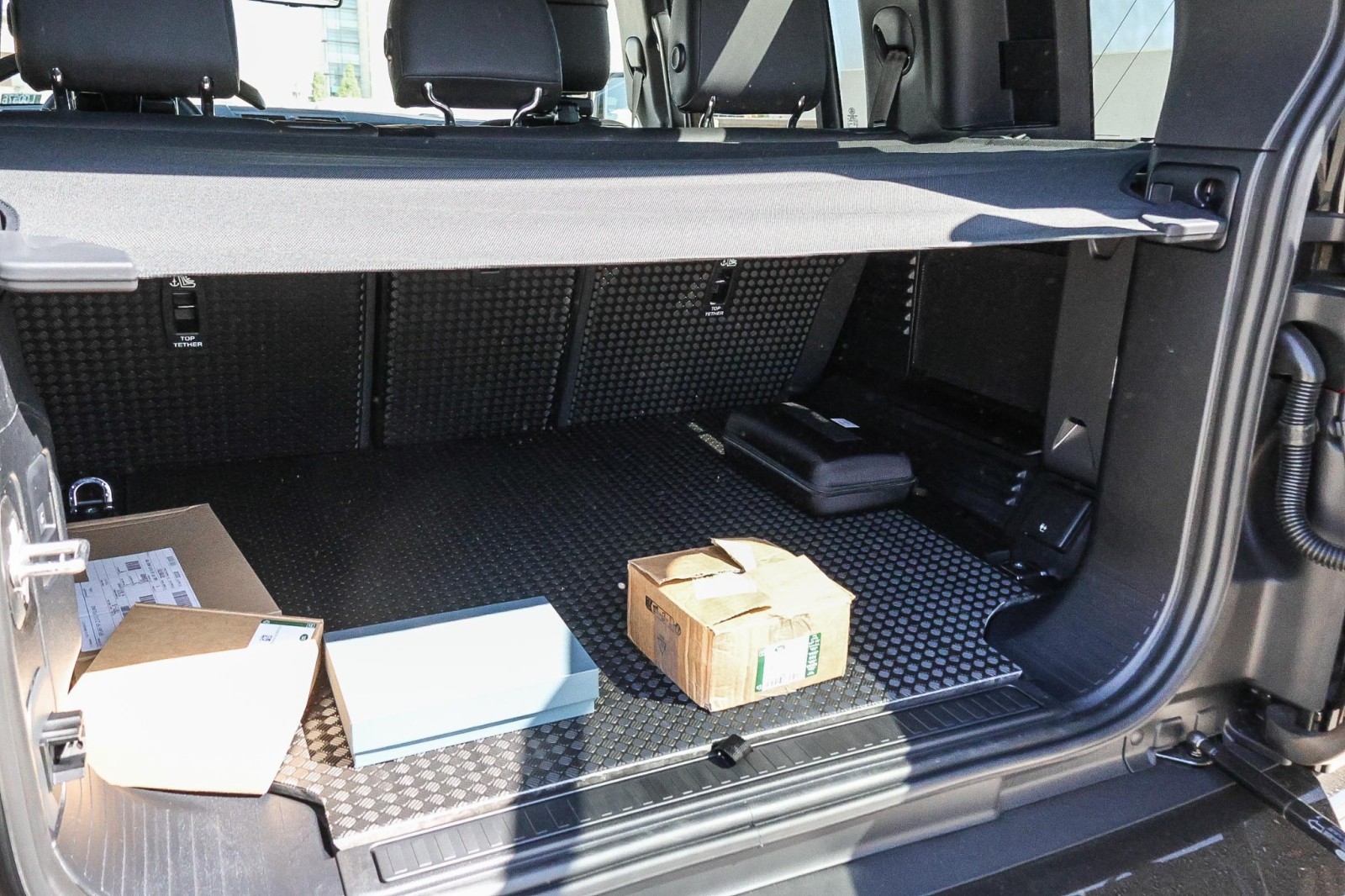 2025 Land Rover Defender 110 X-Dynamic SE photo 22