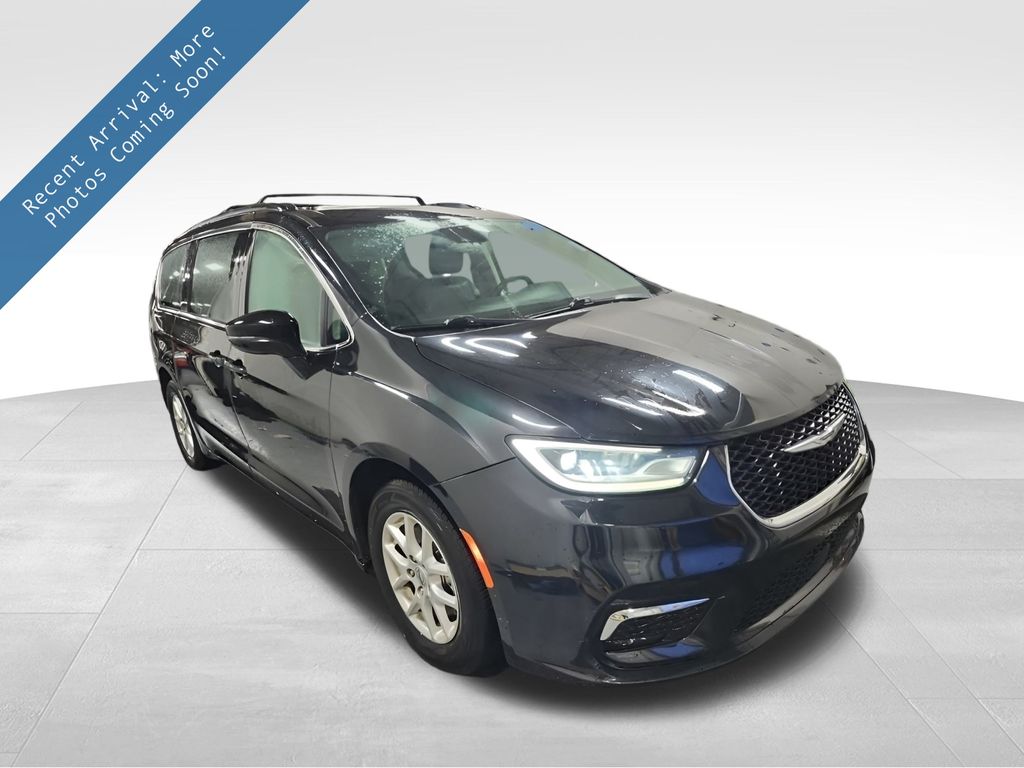 2022 Chrysler Pacifica Touring L's photo