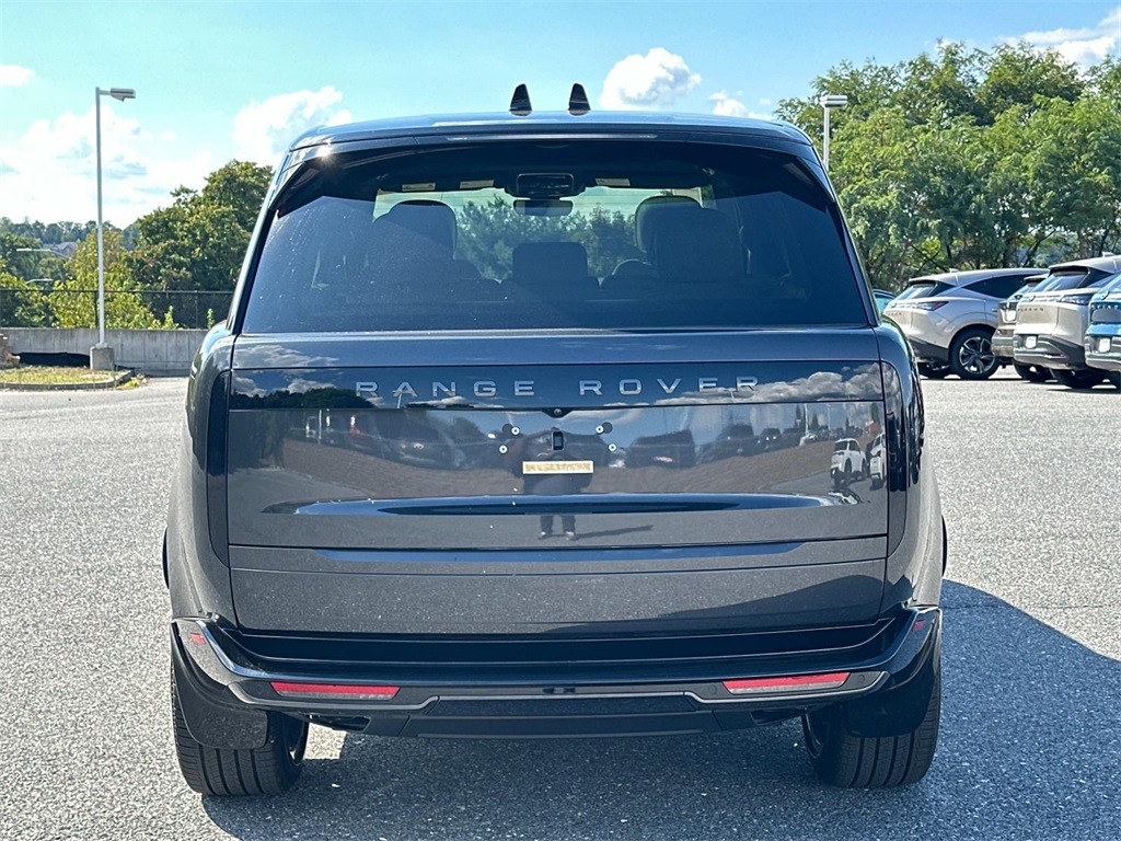 2025 Land Rover Range Rover SE photo 6