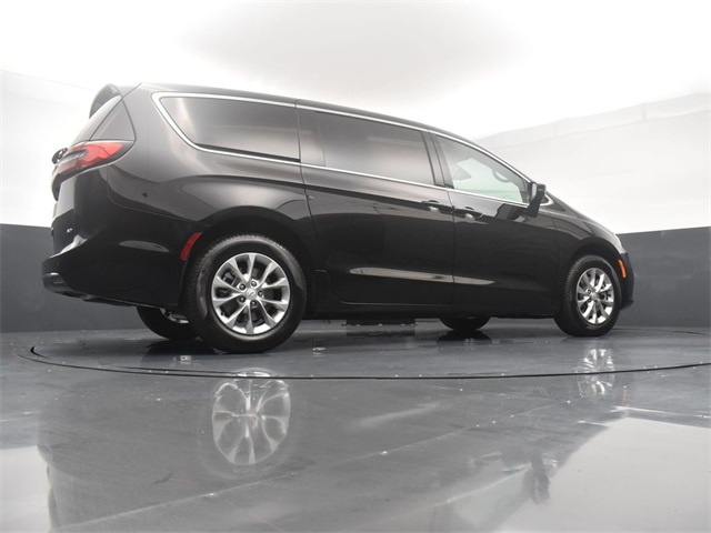 2026 Chrysler Pacifica photo 24