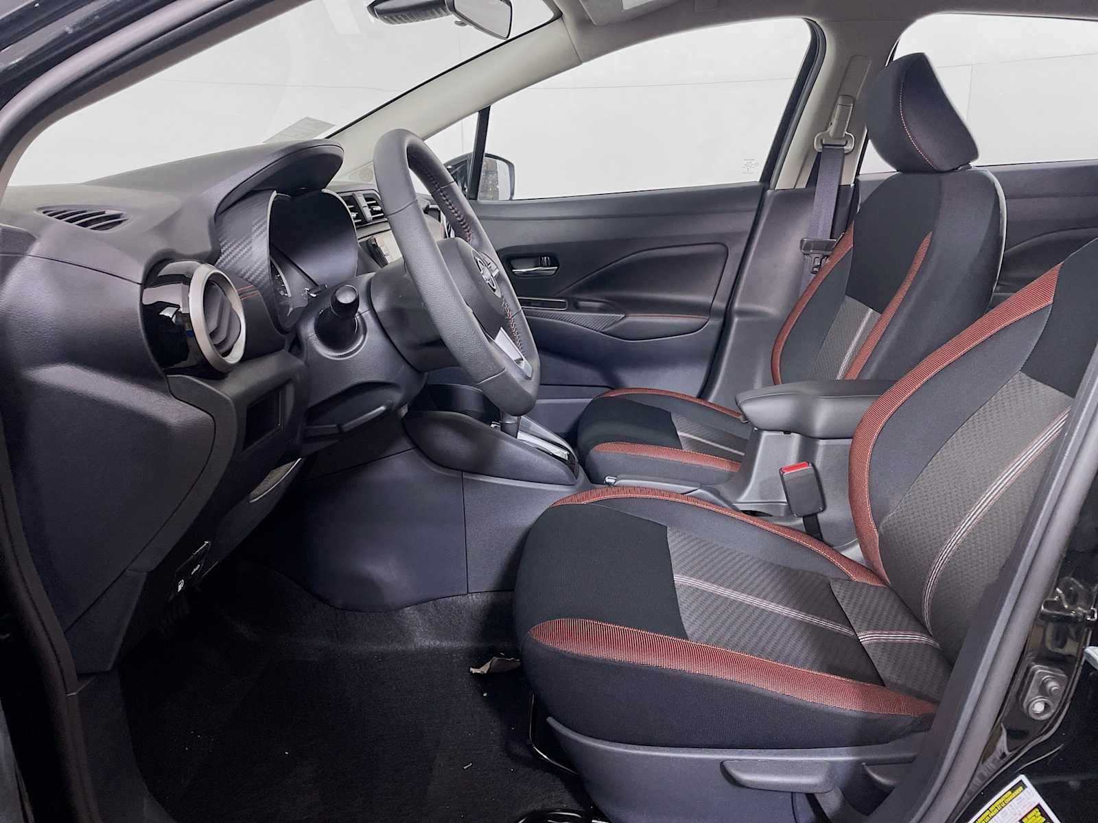 2025 Nissan Versa SR photo 4