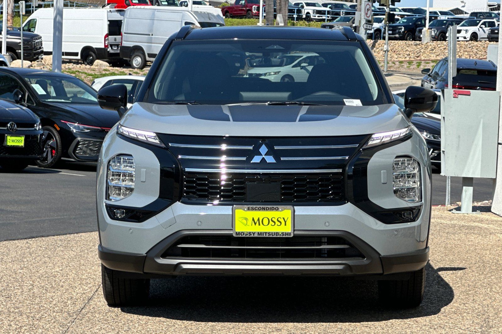 2025 Mitsubishi Outlander SE photo 8