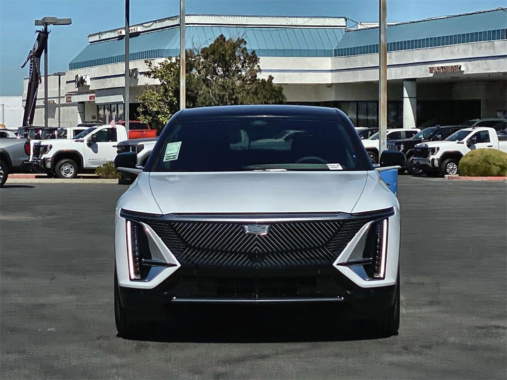 2026 Cadillac Lyriq Luxury photo 2