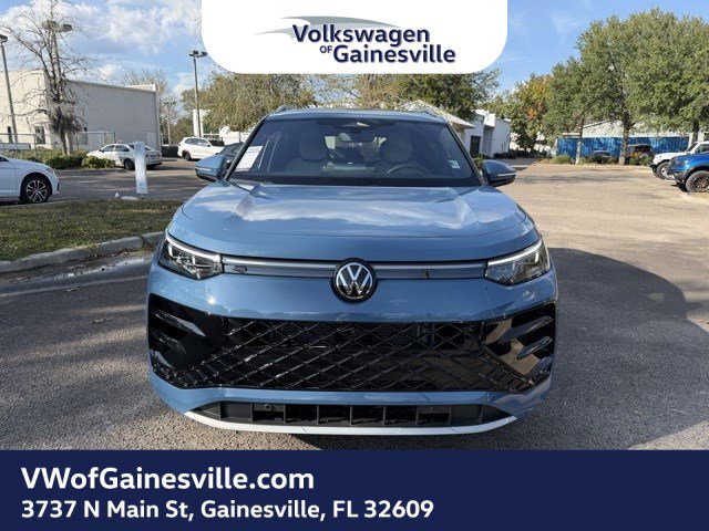 2026 Volkswagen Tiguan SEL R-Line photo 2