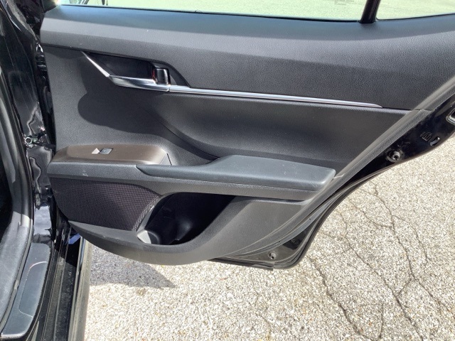 2022 Toyota Camry SE photo 18