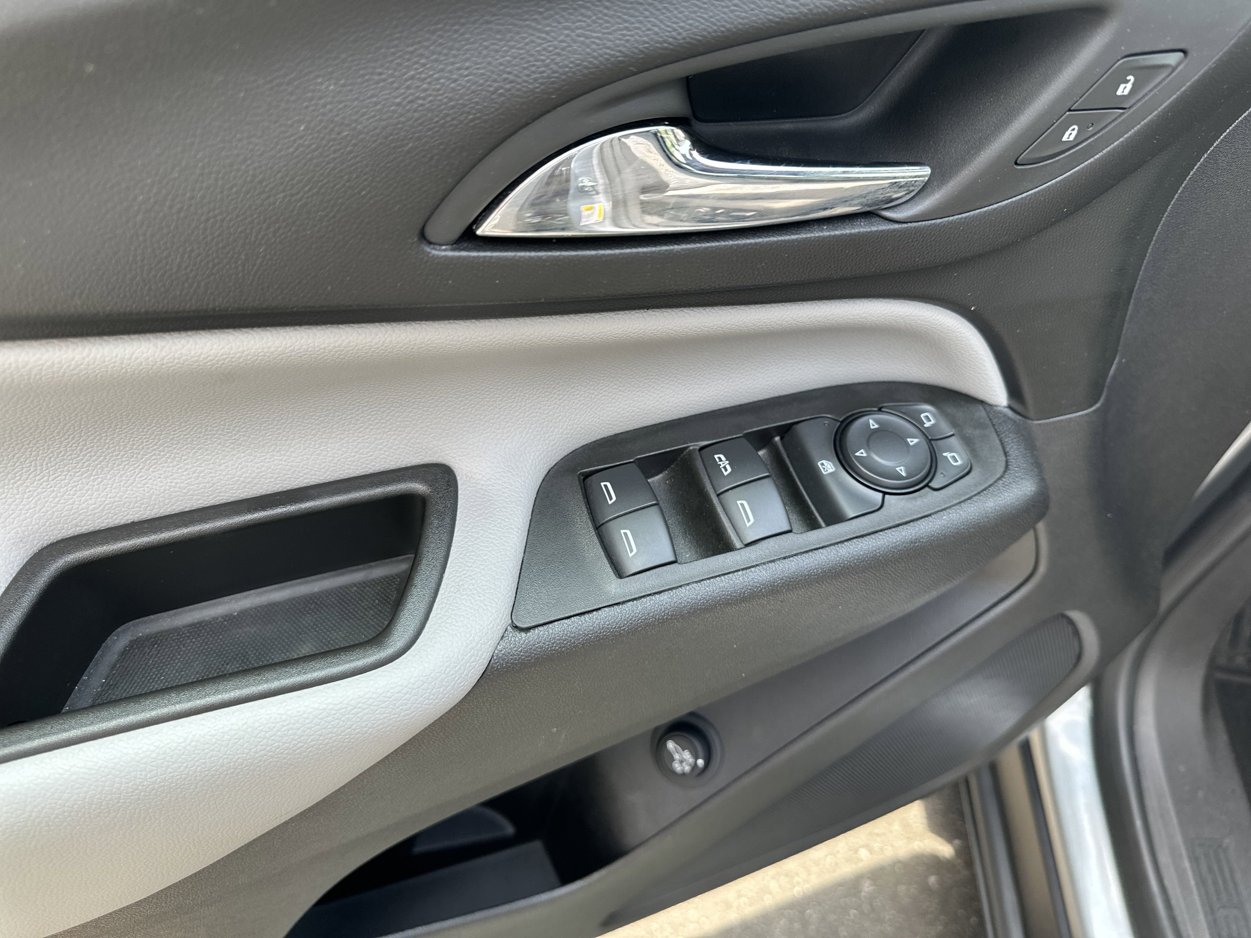 2024 Chevrolet Equinox LT photo 2