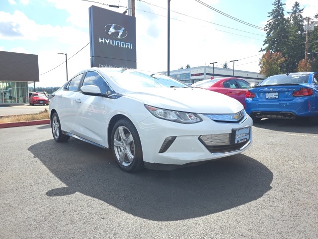 2018 Chevrolet Volt LT photo 2