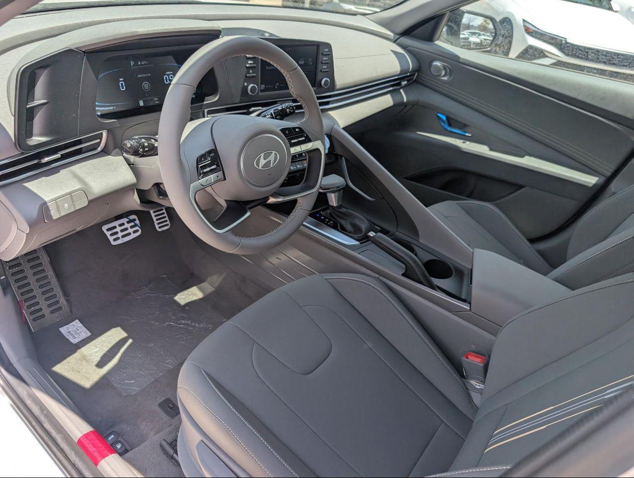 2025 Hyundai Elantra SEL Sport photo 9