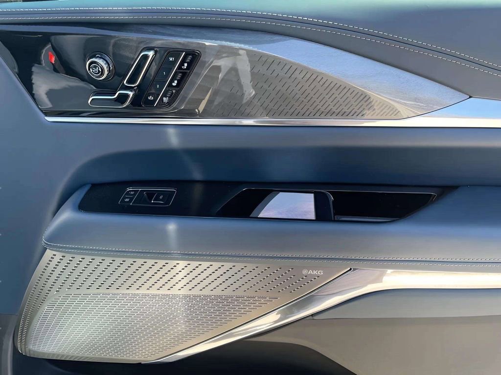 2025 Cadillac Escalade IQ Sport photo 10