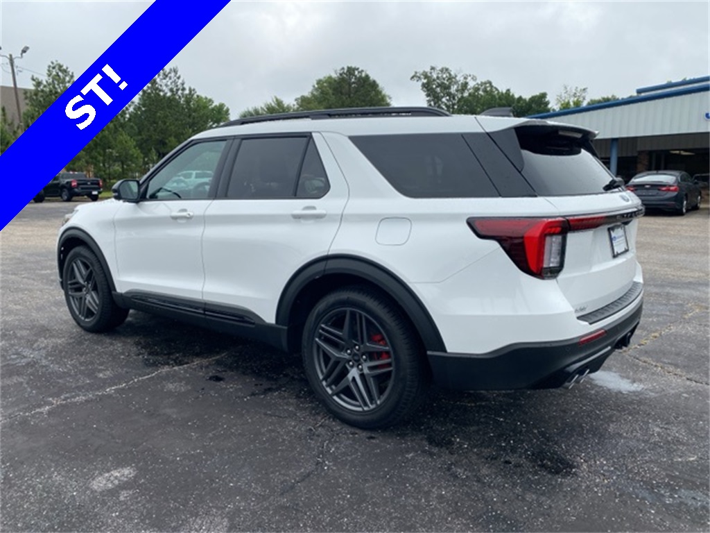 2025 Ford Explorer ST photo 11