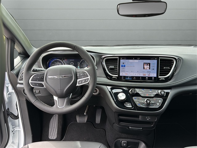 2026 Chrysler Pacifica photo 12