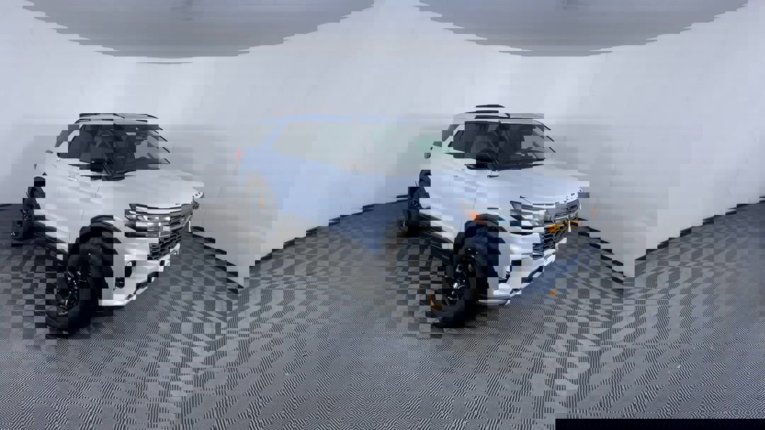 2026 Ford Explorer photo 2