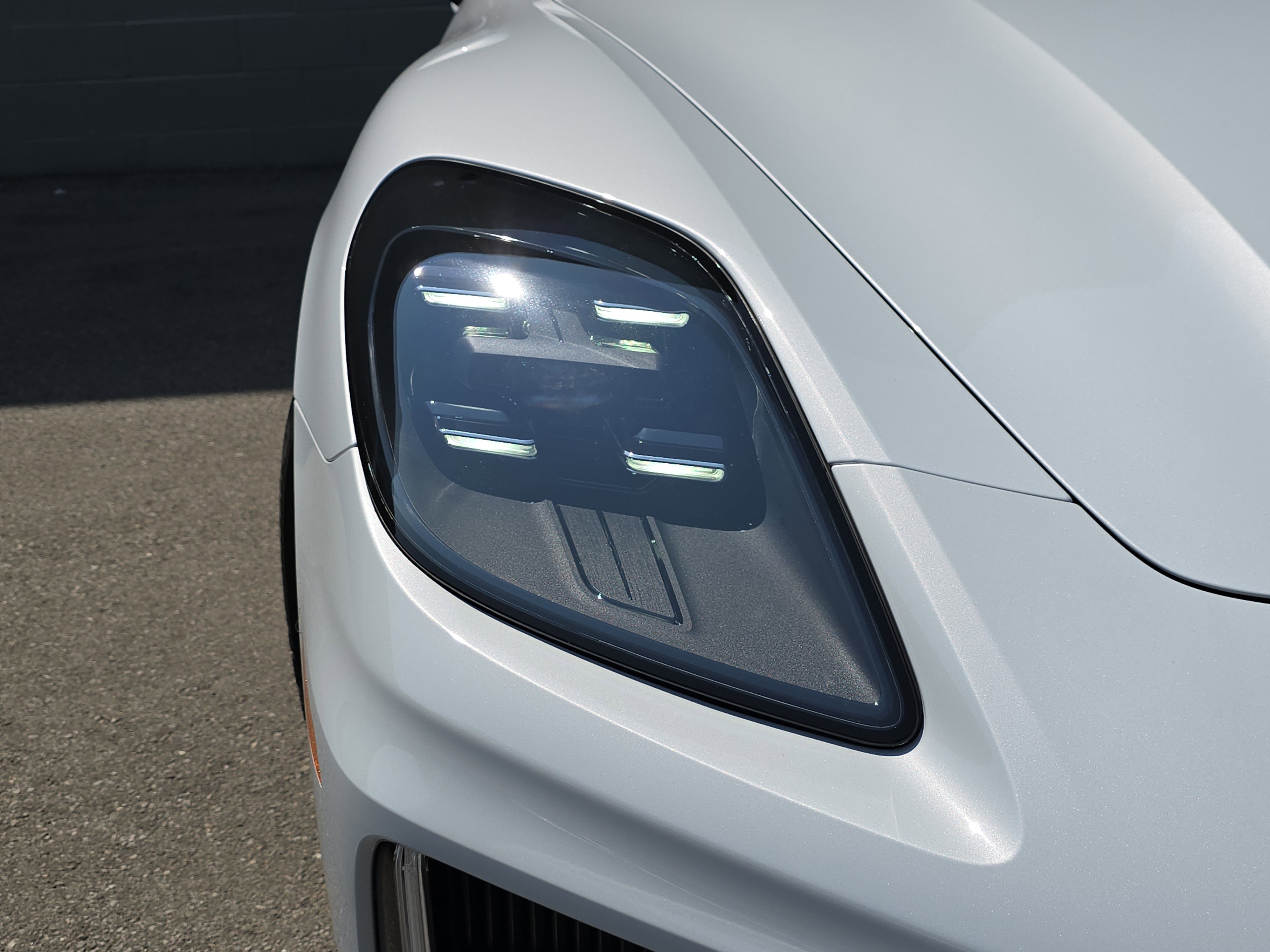 2025 Porsche Panamera 4 photo 5