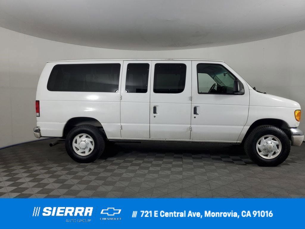 Used 2003 White Ford XL image 1