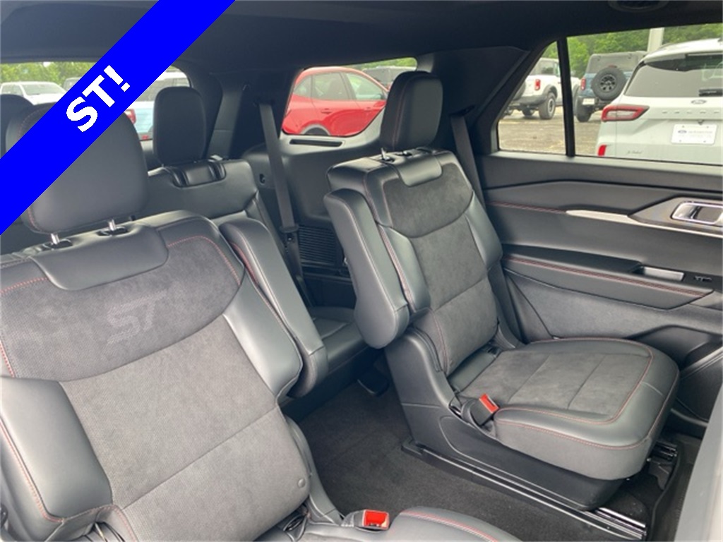 2025 Ford Explorer ST photo 6
