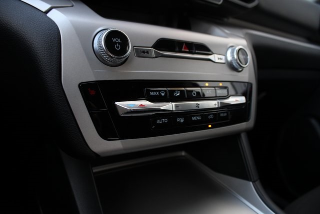 2023 Ford Explorer XLT photo 2