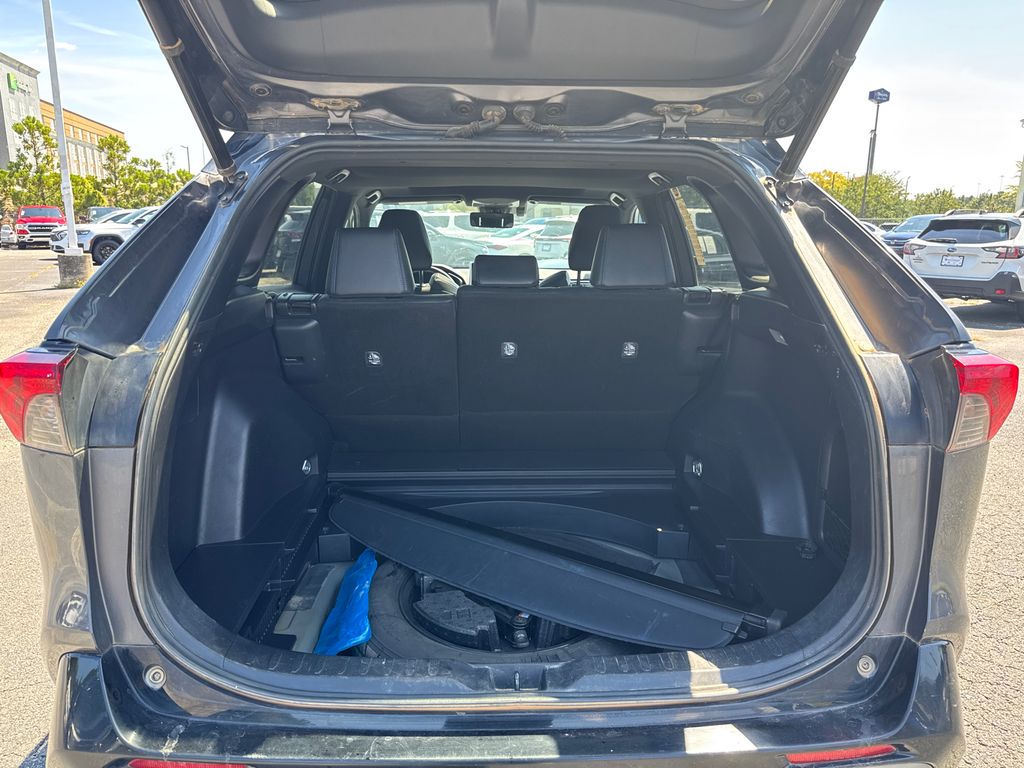 2019 Toyota RAV4 Hybrid XSE photo 15