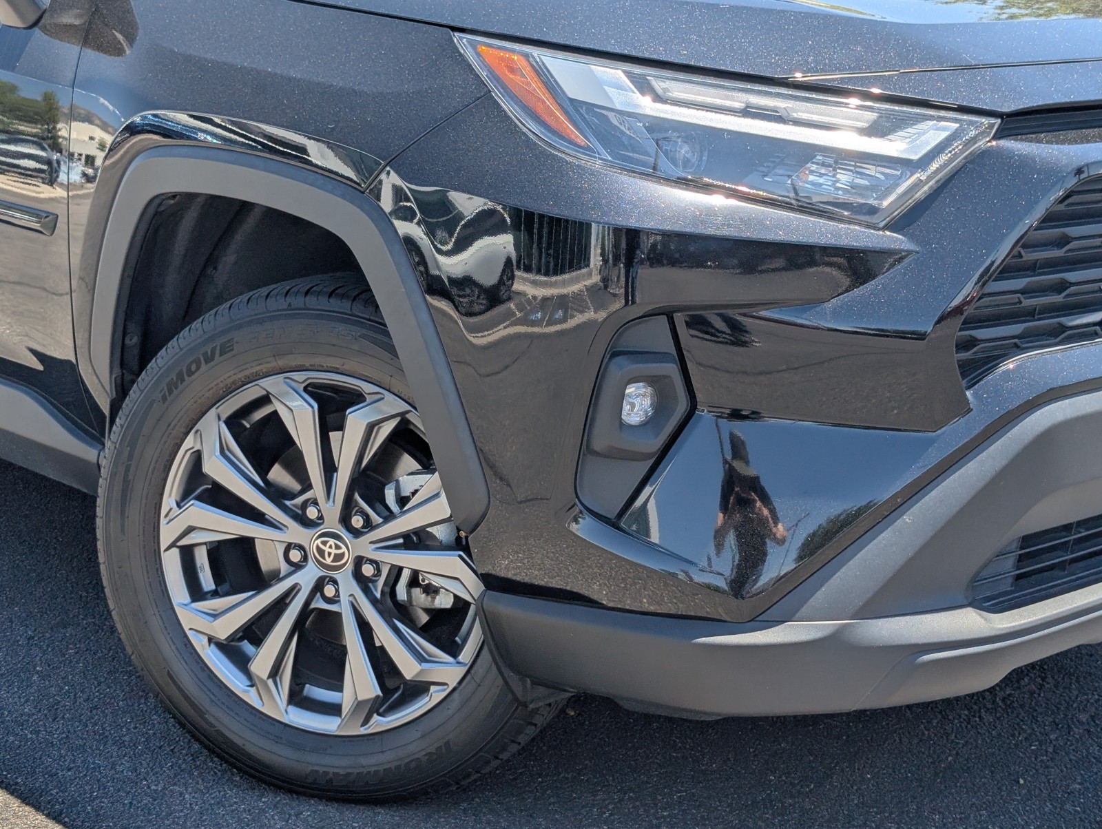 Used 2022 Midnight Black Metallic Toyota Hybrid XLE Premium image 5