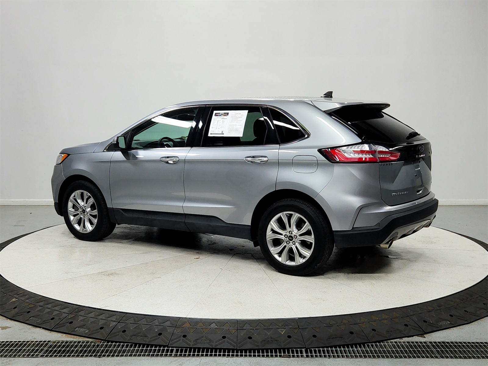 2024 Ford Edge Titanium photo 5