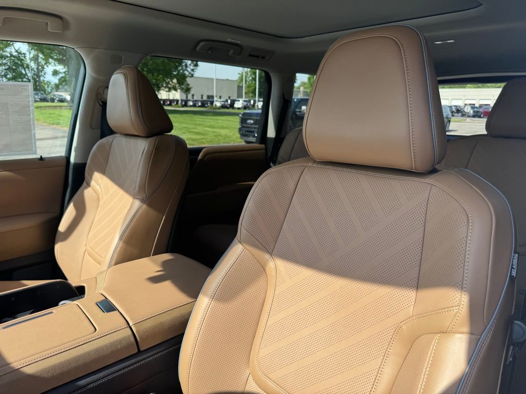 2025 Infiniti QX80 Luxe photo 6