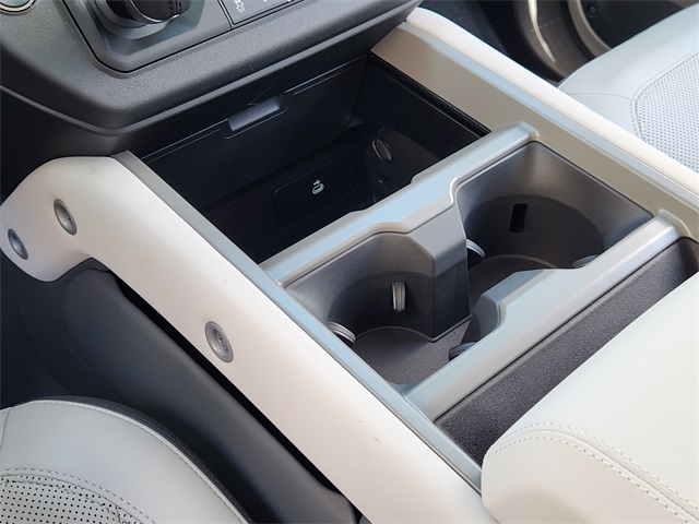 2025 Land Rover Defender 130 V8 photo 12