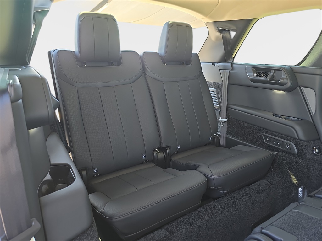 2025 Land Rover Range Rover SE photo 8