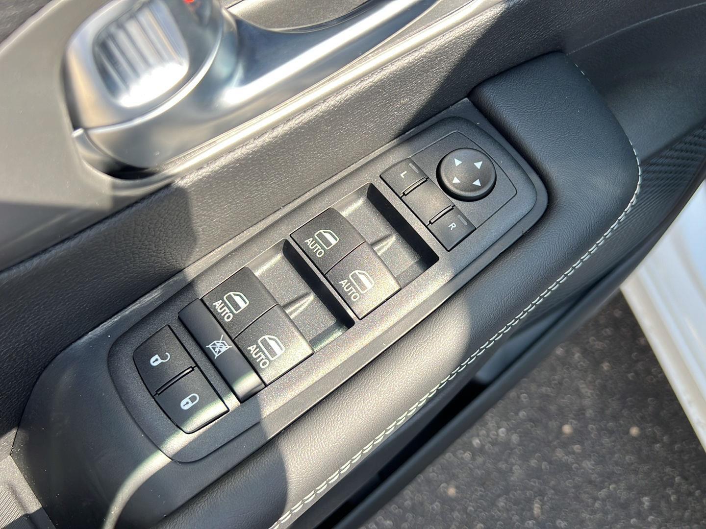 2026 Chrysler Pacifica photo 12