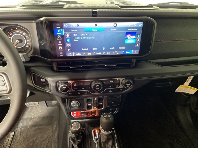 2025 Jeep Wrangler Rubicon photo 26