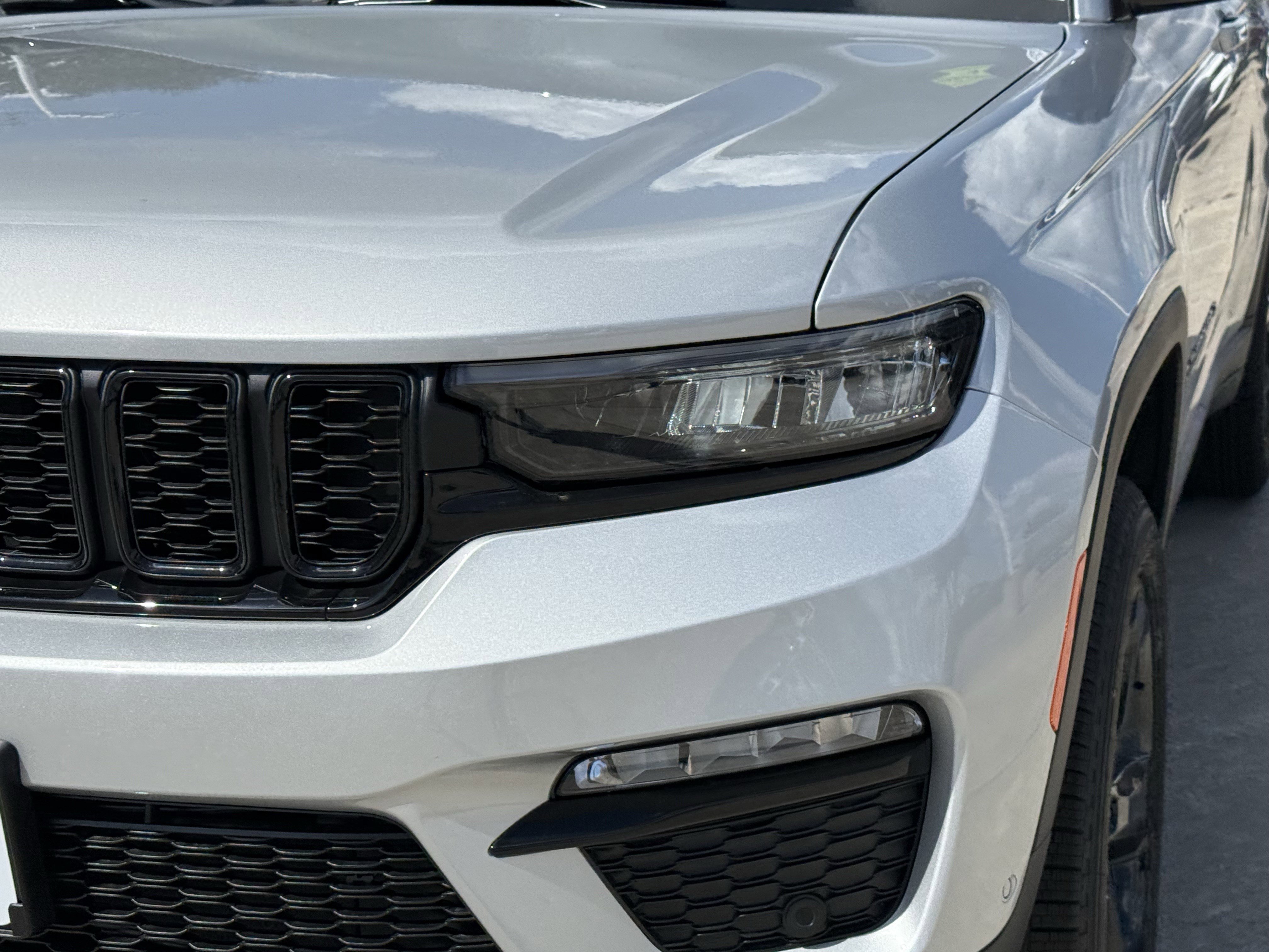 2025 Jeep Grand Cherokee Limited photo 4