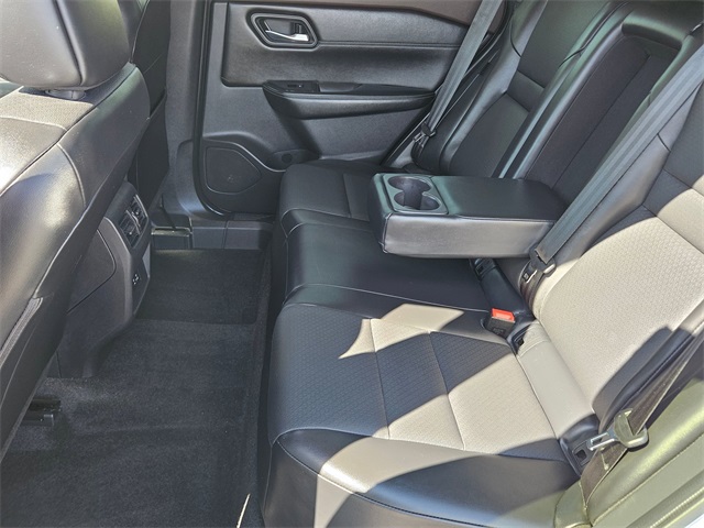 2023 Nissan Rogue SV photo 12