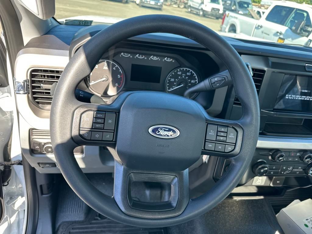 2025 Ford F-600 photo 13