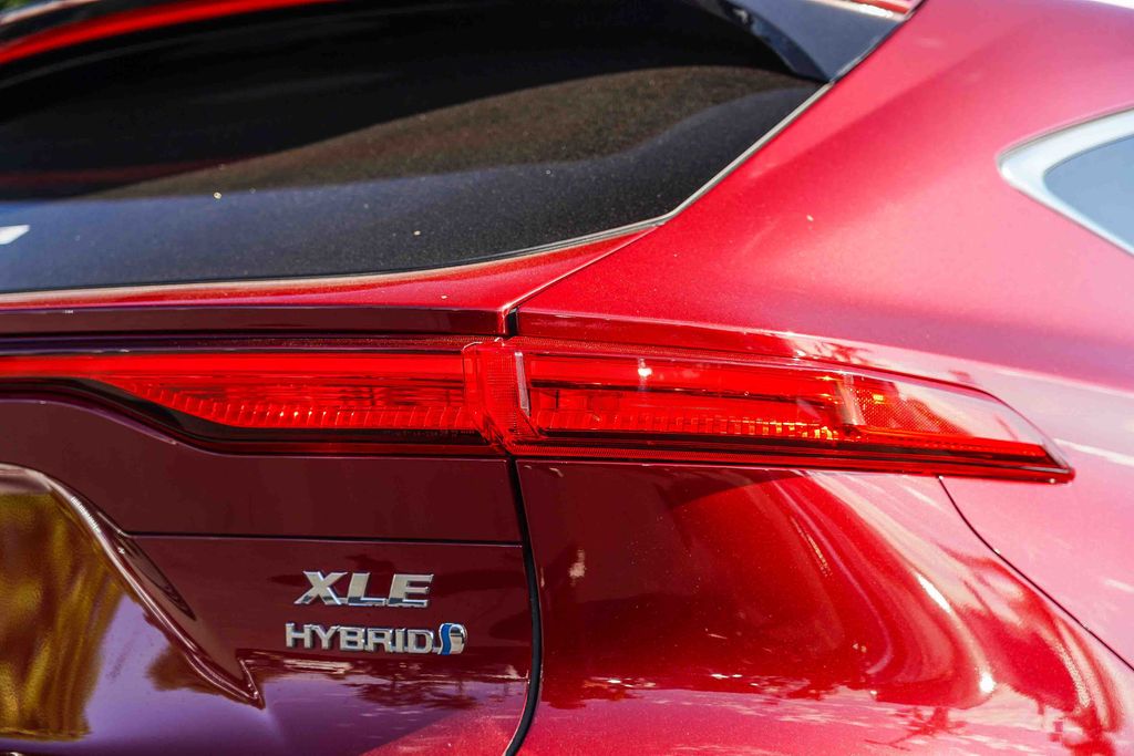 2021 Toyota Venza XLE photo 3