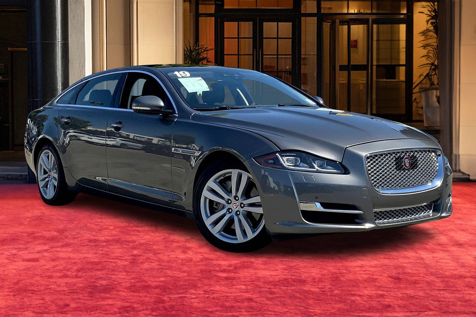 2019 Jaguar XJ XJL Portfolio photo 2