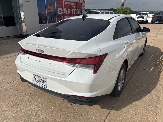 2021 Hyundai Elantra SE photo 2