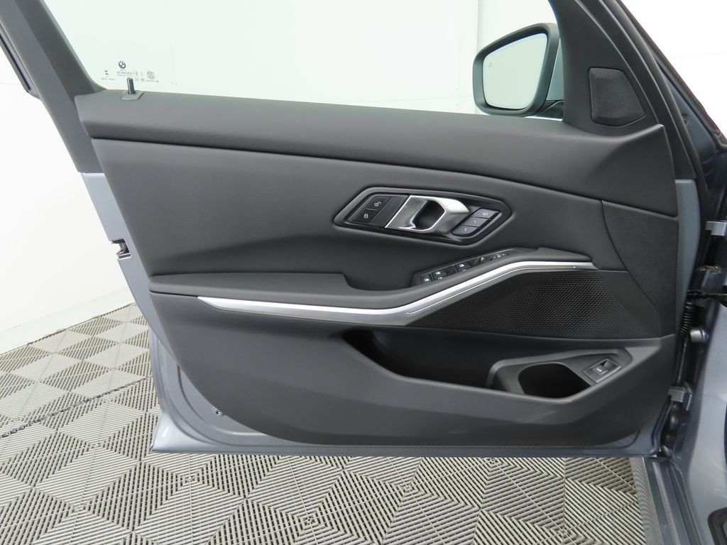 2025 Bmw 330i photo 25