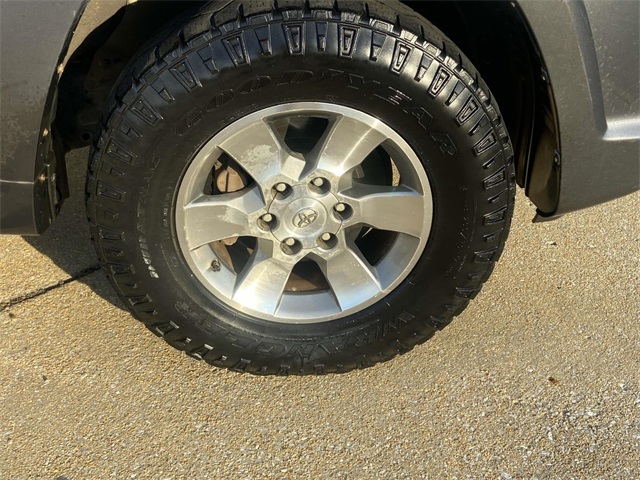 2011 Toyota 4Runner SR5 photo 7